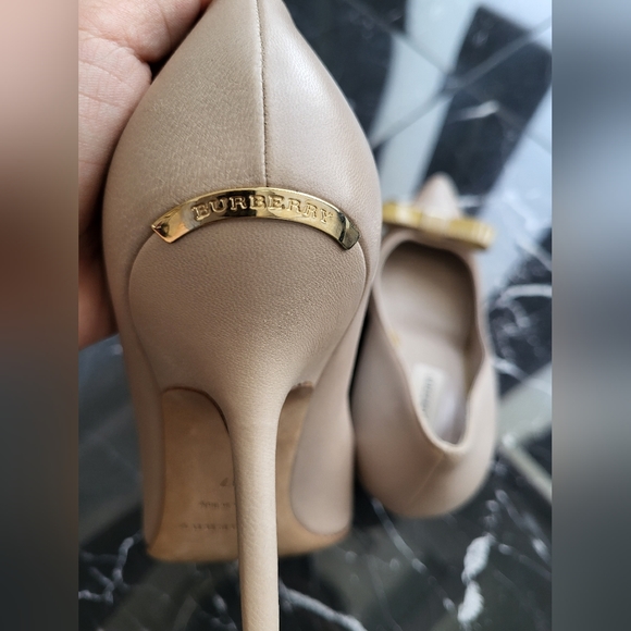 Burberry pointed toe pump size 7 - Picture 4 of 6